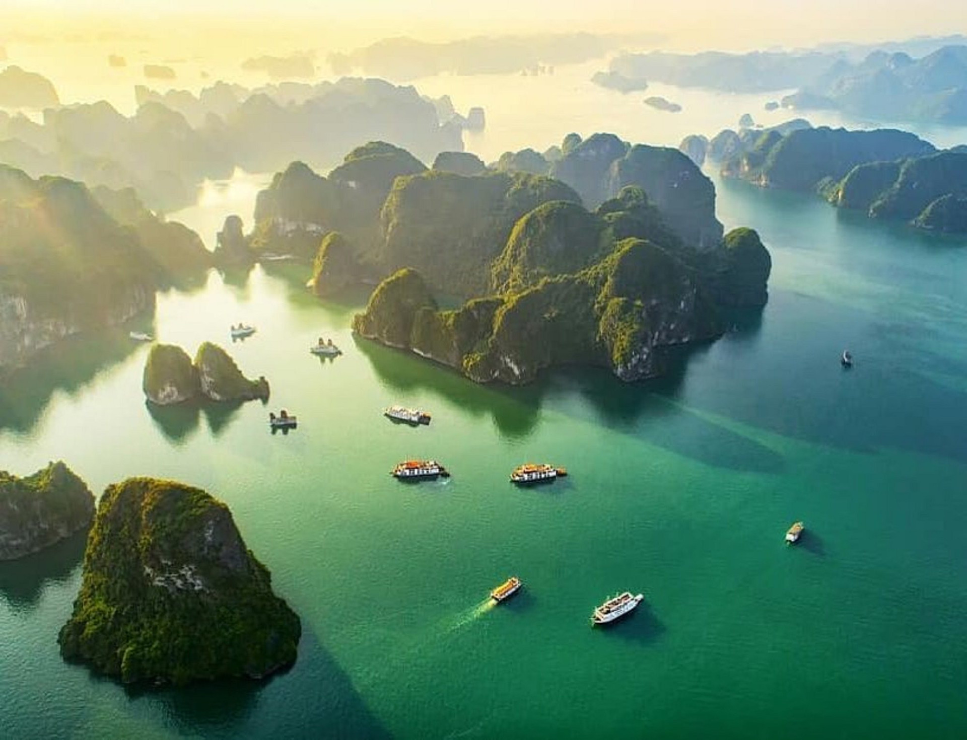 Du thuyền Hạ Long